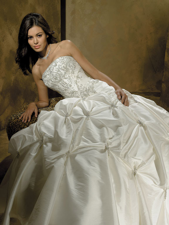 Orifashion HandmadeRomantic Embroidered and Beaded Wedding Dress