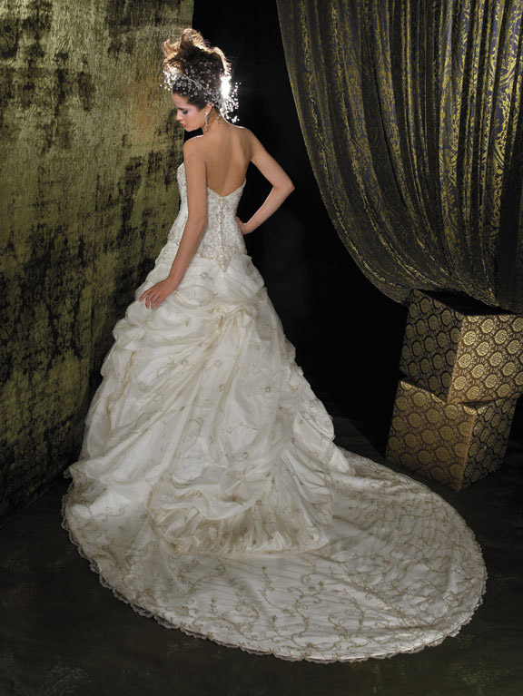 Orifashion HandmadeRomantic Embroidered and Beaded Wedding Dress