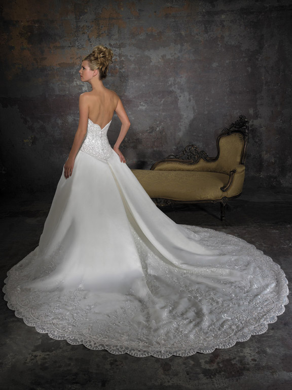 Orifashion HandmadeRomantic Unique Cut-out Lace Wedding Dress AL