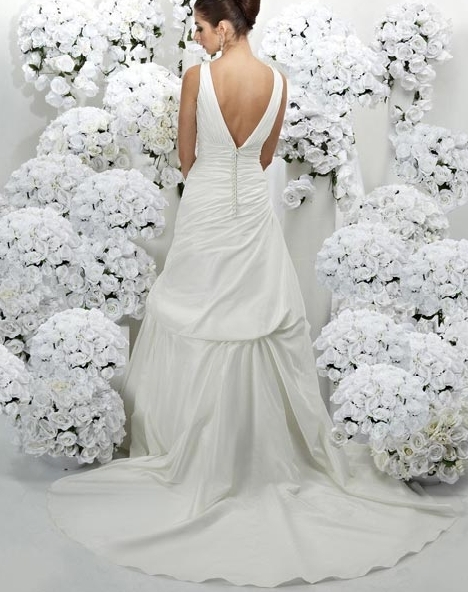 Orifashion HandmadeWedding Dress_ V-neckline DC019