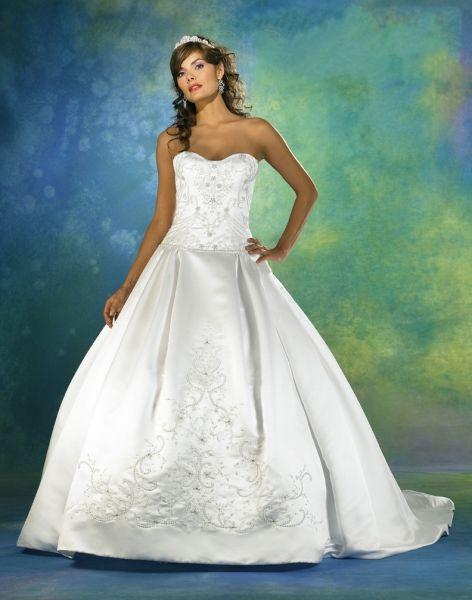 Wedding Dress_Cathedral train SC045