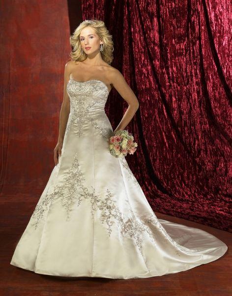 Wedding Dress_Semi-cathedral train SC098