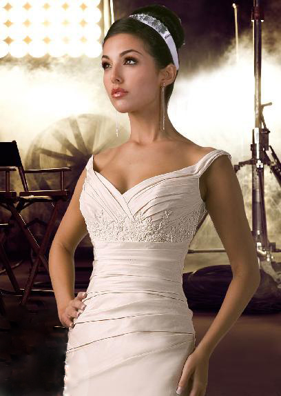 Wedding Dress_V-neckline style SC299